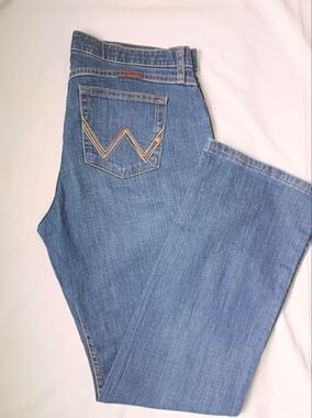 Wrangler Q Baby Blue Women's Denim Jeans Size 13/14 X32.